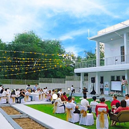 Garden Villa By Villapedia Bogor Exterior foto