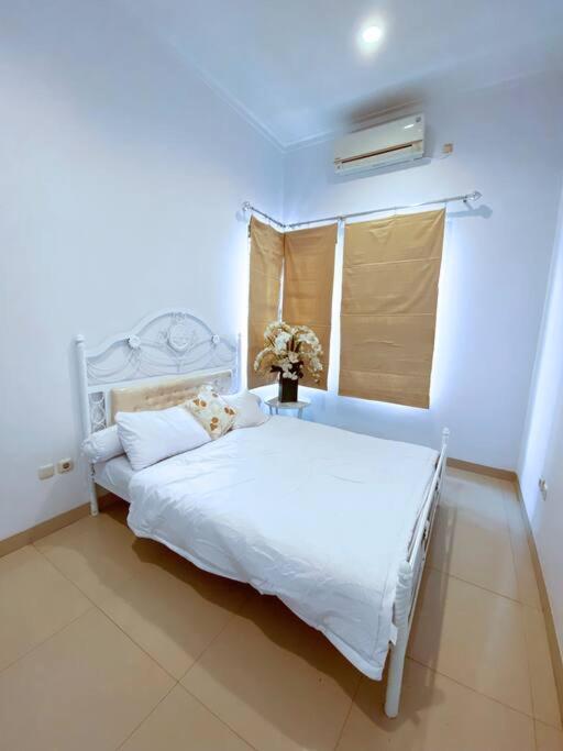 Garden Villa By Villapedia Bogor Exterior foto